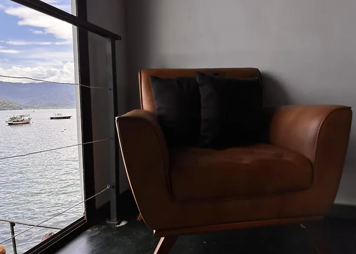 1819 Marine Hotel