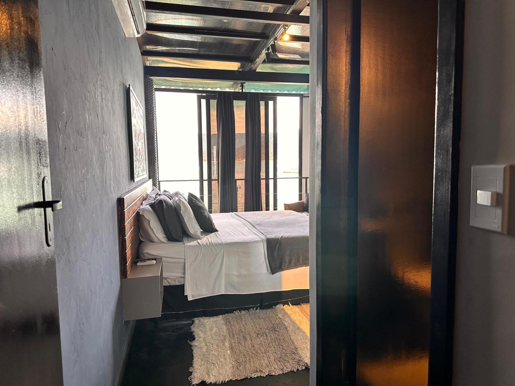 1819 Marine Hotel